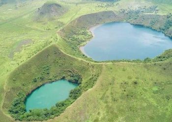 MONT MANENGOUBA : Les lacs jumeaux