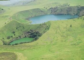 DISCOVER : Mount Manengouba and Its Twin Lakes