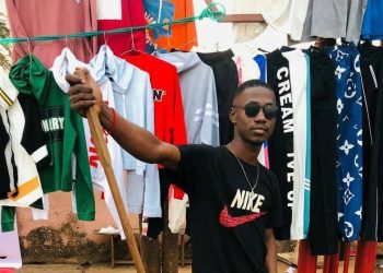 Abdoulaye fashion : vêtir les autres pour vivre