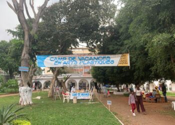 Vacances scolaires : des jeunes s’occupent dans un camp artistique