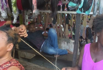 Salons de coiffure de fortune : un secteur précaire qui nourrit son homme