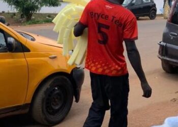 Vendeurs d’éponges ambulants : des recettes limitées