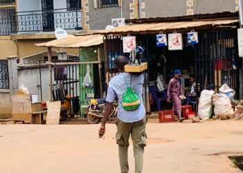 Couturiers ambulants : raccommoder pour survivre