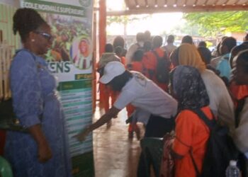 Journée d’orientation scolaire 2025-2026 : l’ENS de Bertoua séduit les élèves du secondaire