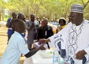 Education – Mayo-Danay : plus de 1000 élèves reçoivent des kits scolaires