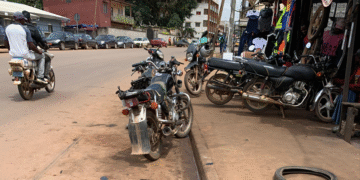 Mécaniciens de fortune : l’art de réparer avec les moyens du bord