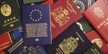 Prêts à tout pour « les papiers » : quand l’amour prend des couleurs de passeport