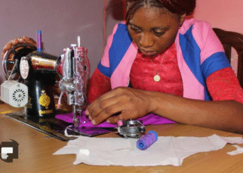 Ateliers de couture : un levier pour les jeunes en quête d’autonomie financière