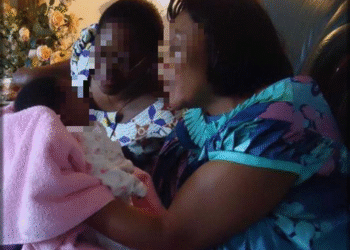 Le « voir bébé » : de la tendresse à la démonstration