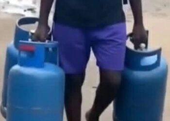  « Gazman » : Il porte 3 bouteilles de gaz pleines lors des manifestations post-électorales