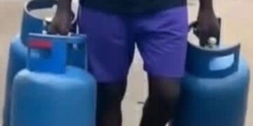 « Gazman » : Il porte 3 bouteilles de gaz pleines lors des manifestations post-électorales